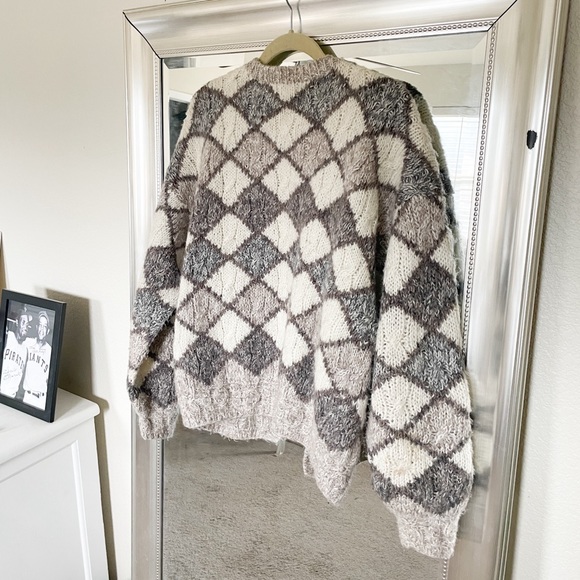 Vintage Luxury Sweater - Picture 6 of 8